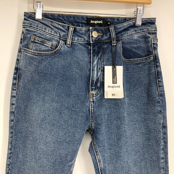 NWT Desigual Medium Wash Floral Embroidered Flared Jeans size 6 - Picture 5 of 15